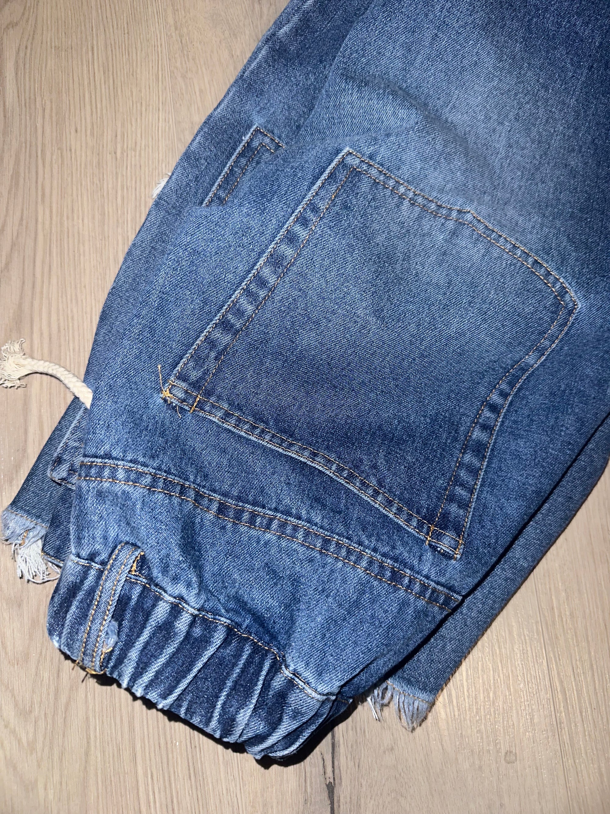 No strings attached luxe jeans (stretchy)